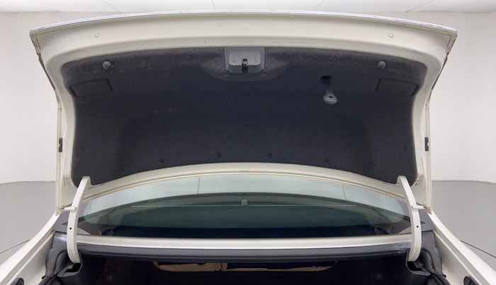 2015 Skoda Superb ELEGANCE 1.8 TSI MT, Petrol, Manual, 54,465 km, Boot Door Open