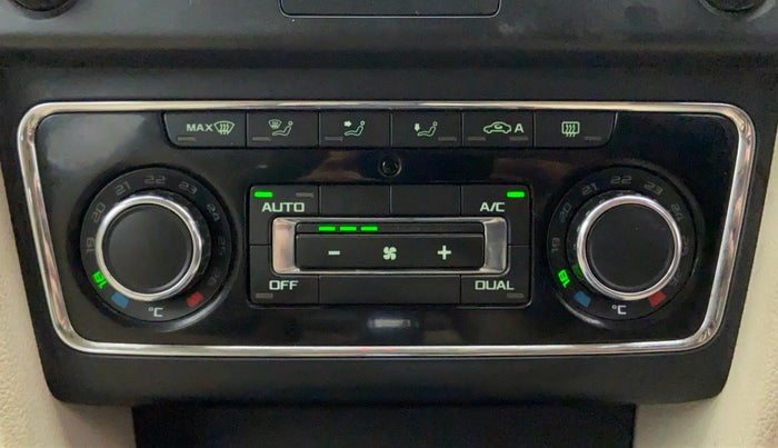 2015 Skoda Superb ELEGANCE 1.8 TSI MT, Petrol, Manual, 54,465 km, Automatic Climate Control