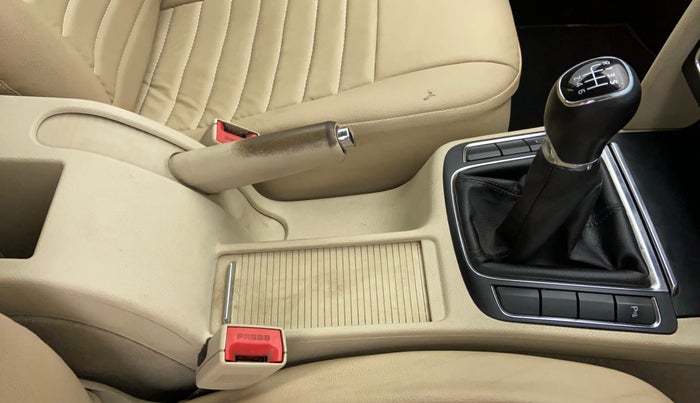 2015 Skoda Superb ELEGANCE 1.8 TSI MT, Petrol, Manual, 54,465 km, Gear Lever