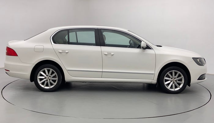 2015 Skoda Superb ELEGANCE 1.8 TSI MT, Petrol, Manual, 54,465 km, Right Side