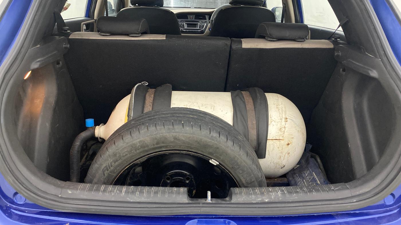 2014 Hyundai Elite i20 ASTA 1.2, CNG, Manual, 95,704 km, Boot Inside