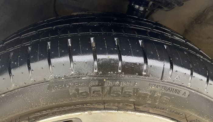 2014 Hyundai Elite i20 ASTA 1.2, CNG, Manual, 95,596 km, Left Front Tyre Tread