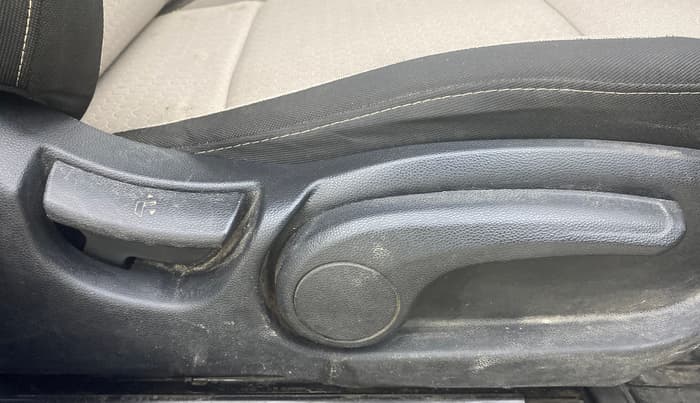 2014 Hyundai Elite i20 ASTA 1.2, CNG, Manual, 95,596 km, Driver Side Adjustment Panel