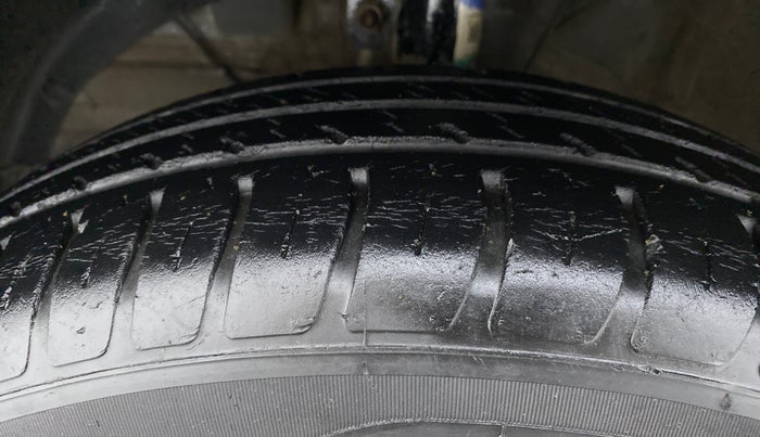 2019 Maruti Swift VXI AMT, Petrol, Automatic, 42,455 km, Left Front Tyre Tread