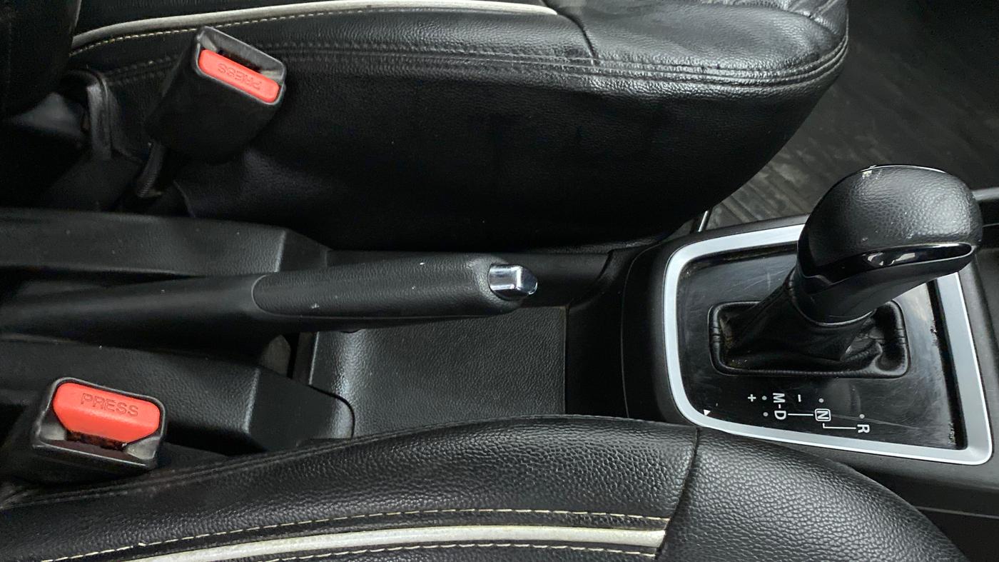 2019 Maruti Swift VXI AMT, Petrol, Automatic, 42,455 km, Gear Lever