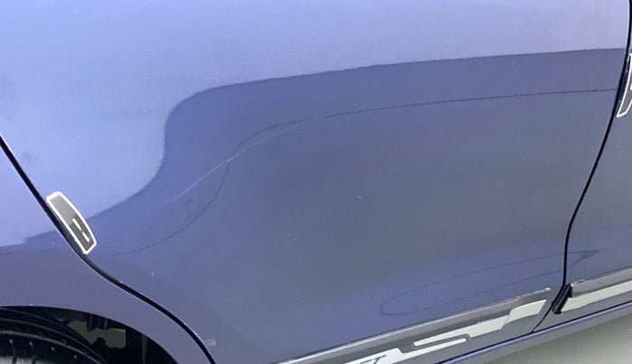 2019 Maruti Swift VXI AMT, Petrol, Automatic, 42,455 km, Right rear door - Minor scratches