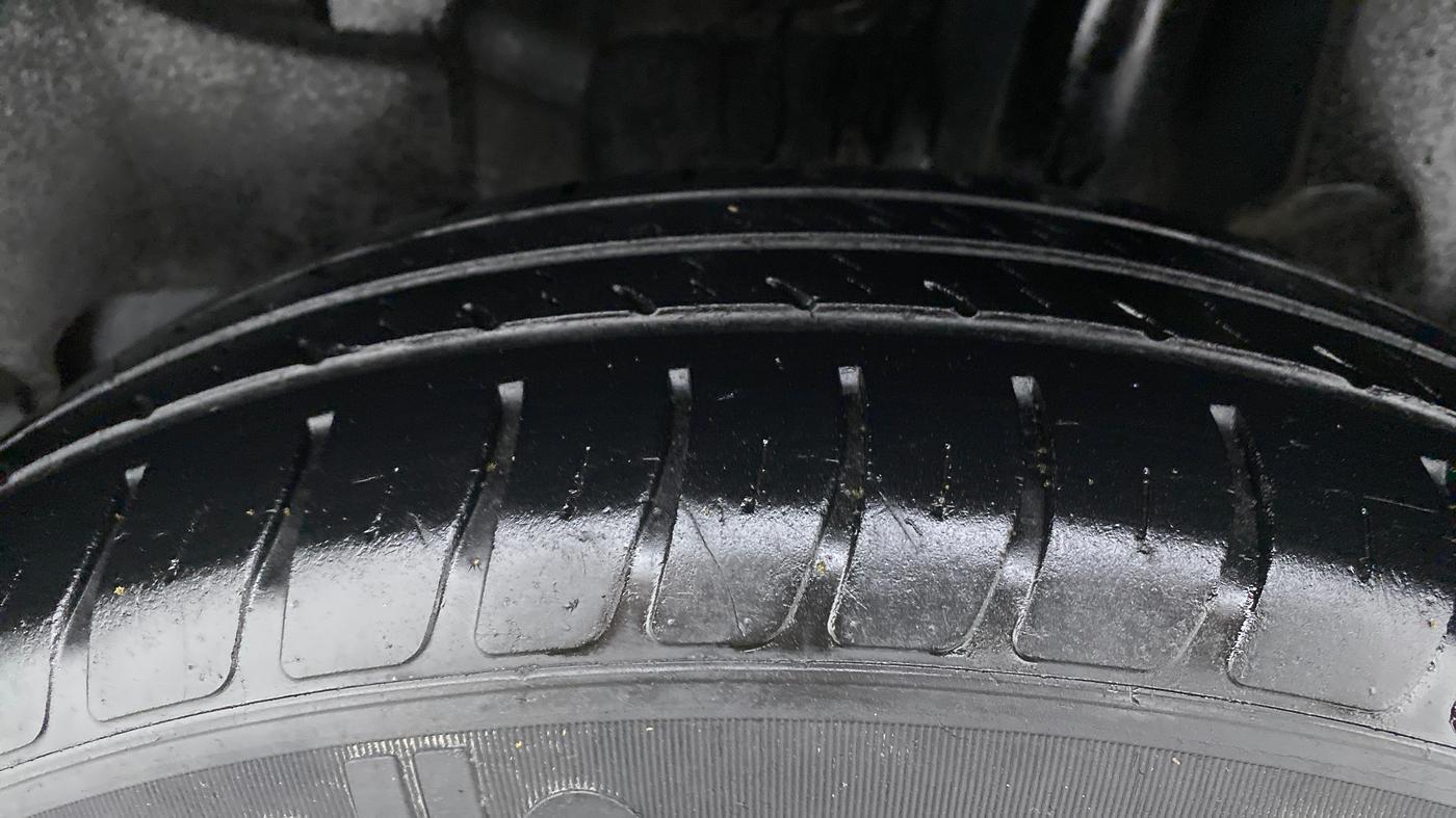2019 Maruti Swift VXI AMT, Petrol, Automatic, 42,455 km, Left Rear Tyre Tread