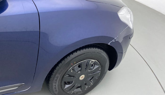 2019 Maruti Swift VXI AMT, Petrol, Automatic, 42,455 km, Right fender - Minor scratches