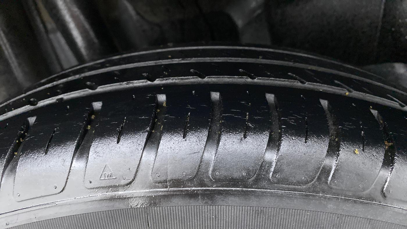 2019 Maruti Swift VXI AMT, Petrol, Automatic, 42,455 km, Right Rear Tyre Tread