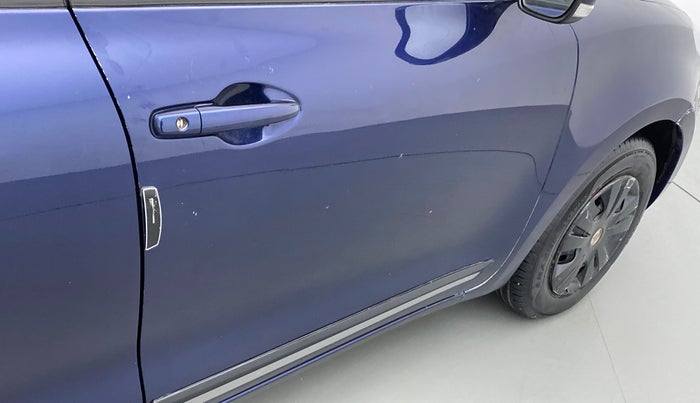 2019 Maruti Swift VXI AMT, Petrol, Automatic, 42,455 km, Driver-side door - Slightly dented