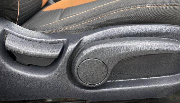 2016 Hyundai i20 Active 1.2 SX, Petrol, Manual, 83,976 km, Driver Side Adjustment Panel