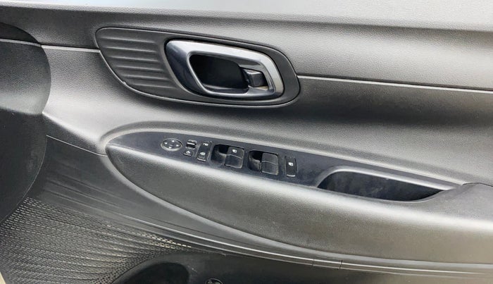 2022 Hyundai NEW I20 SPORTZ 1.2 MT, Petrol, Manual, 96,421 km, Driver Side Door Panels Control