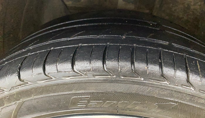 2022 Hyundai NEW I20 SPORTZ 1.2 MT, Petrol, Manual, 96,421 km, Left Front Tyre Tread