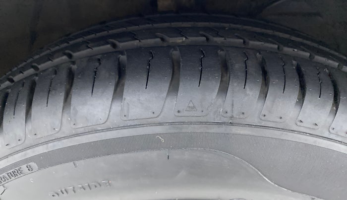 2020 Maruti Swift VXI, Petrol, Manual, 4,969 km, Right Front Tyre Tread