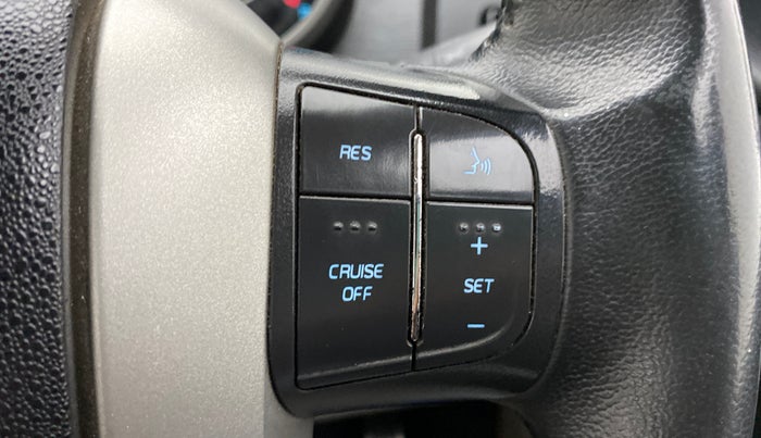 2015 Mahindra XUV500 W10 FWD, Diesel, Manual, 86,946 km, Adaptive Cruise Control