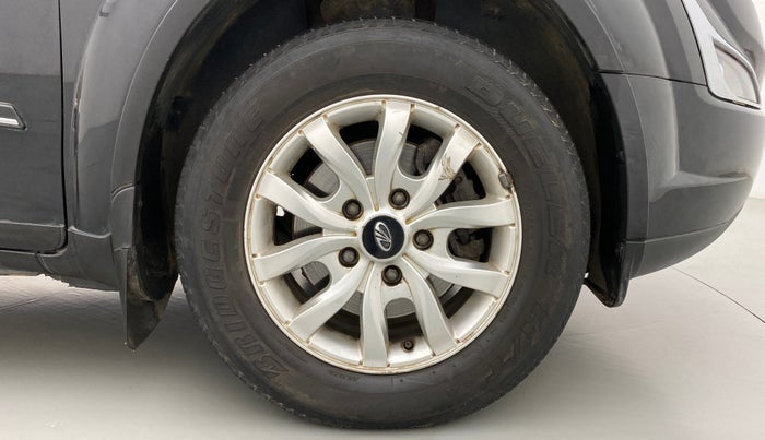 2015 Mahindra XUV500 W10 FWD, Diesel, Manual, 86,946 km, Right Front Wheel
