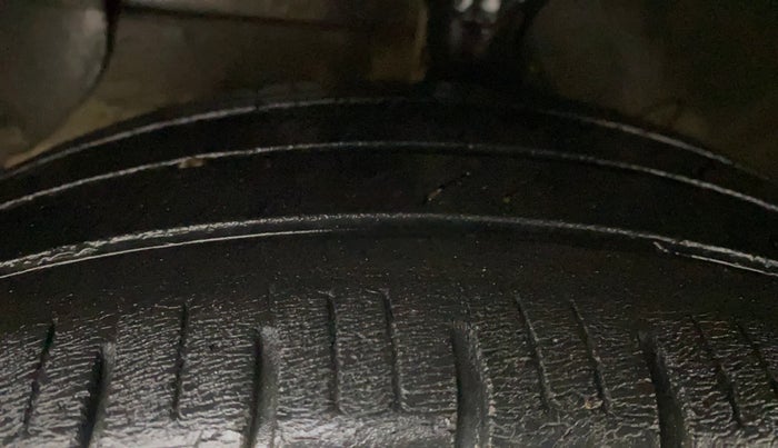 2020 Hyundai AURA SX 1.2, Petrol, Manual, 39,969 km, Left Front Tyre Tread