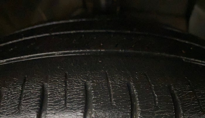 2020 Hyundai AURA SX 1.2, Petrol, Manual, 39,969 km, Right Front Tyre Tread