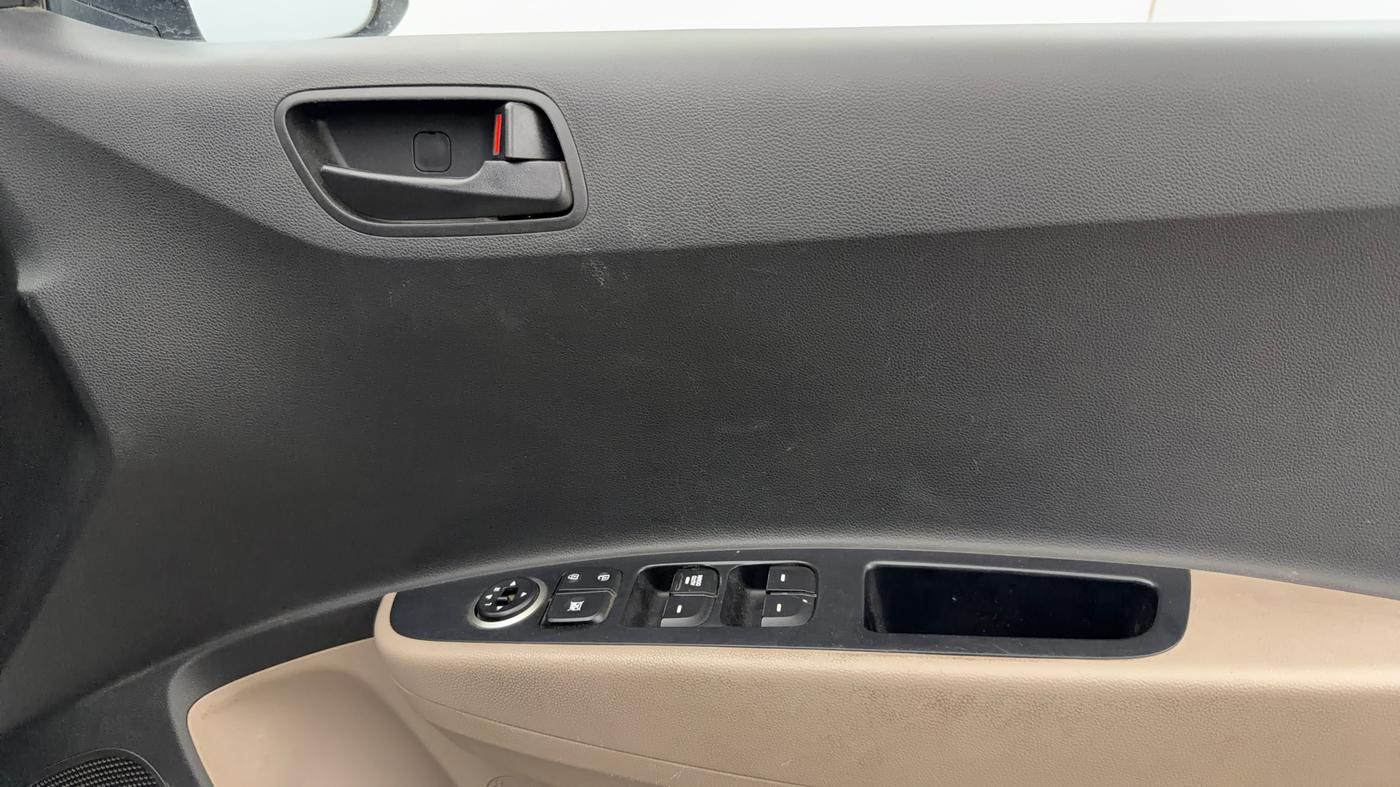 2019 Hyundai Grand i10 MAGNA 1.2 KAPPA VTVT, Petrol, Manual, 82,895 km, Driver Side Door Panels Control