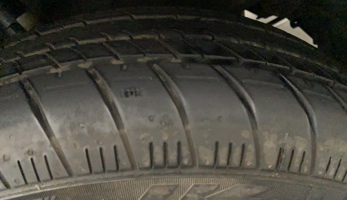 2016 Maruti Ertiga VDI SHVS, Diesel, Manual, 83,271 km, Left Front Tyre Tread
