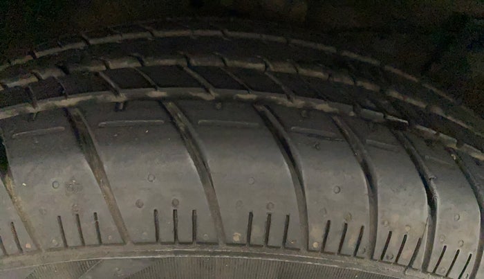 2016 Maruti Ertiga VDI SHVS, Diesel, Manual, 83,271 km, Left Rear Tyre Tread