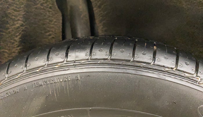 2015 Maruti Baleno SIGMA PETROL 1.2, Petrol, Manual, 86,889 km, Right Rear Tyre Tread