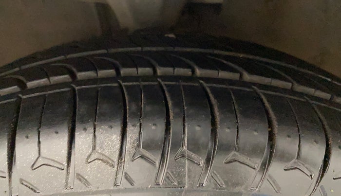 2013 Hyundai i10 SPORTZ 1.2, Petrol, Manual, 81,110 km, Left Front Tyre Tread