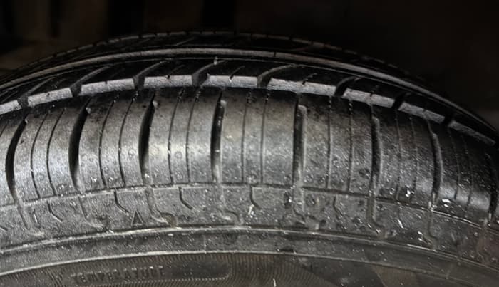 2015 Maruti Swift Dzire LXI, Petrol, Manual, 34,010 km, Right Rear Tyre Tread