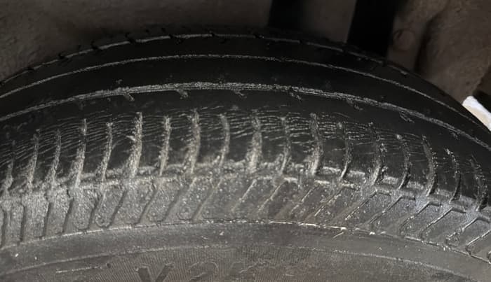 2015 Maruti Swift Dzire LXI, Petrol, Manual, 34,010 km, Left Rear Tyre Tread