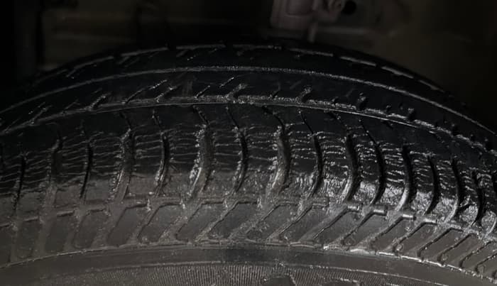 2015 Maruti Swift Dzire LXI, Petrol, Manual, 34,010 km, Left Front Tyre Tread