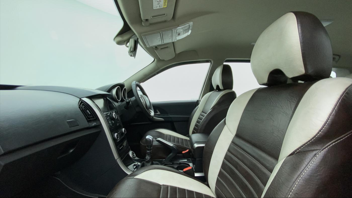 2019 Mahindra XUV500 W7, Diesel, Manual, 22,940 km, Right Side Front Door Cabin