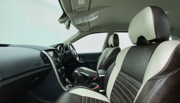 2019 Mahindra XUV500 W7, Diesel, Manual, 22,940 km, Right Side Front Door Cabin