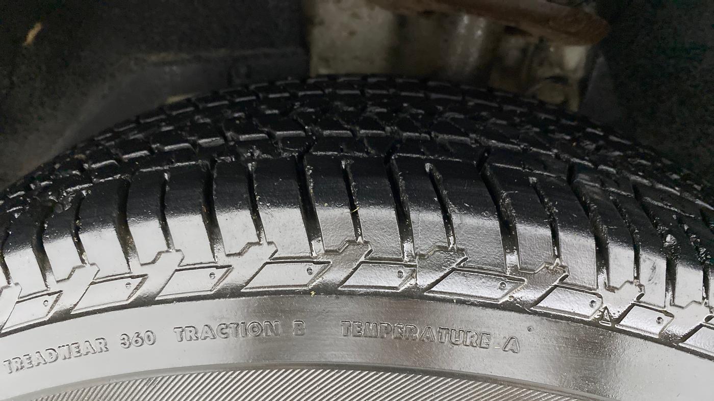 2019 Mahindra XUV500 W7, Diesel, Manual, 22,940 km, Left Front Tyre Tread