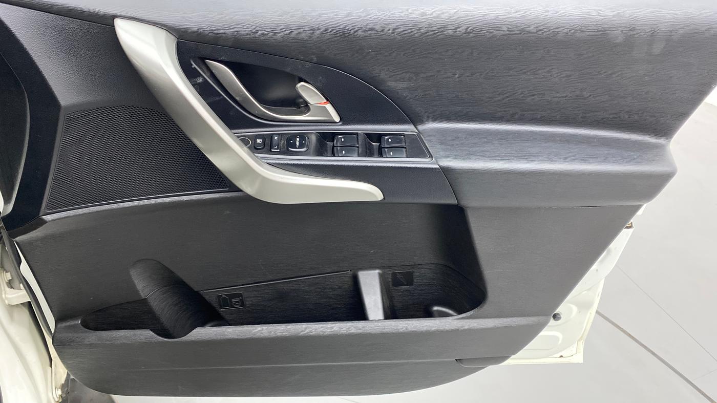 2019 Mahindra XUV500 W7, Diesel, Manual, 22,940 km, Driver Side Door Panels Control