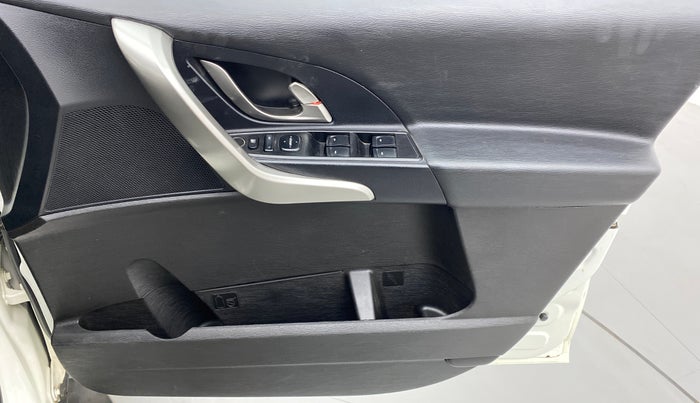 2019 Mahindra XUV500 W7, Diesel, Manual, 22,940 km, Driver Side Door Panels Control