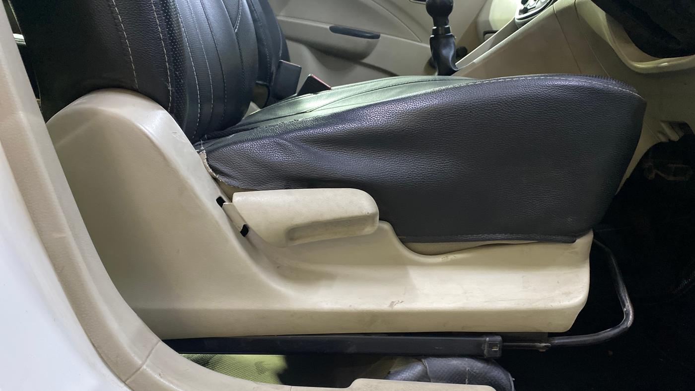 2019 Maruti Celerio LXI, Petrol, Manual, 84,120 km, Driver Side Adjustment Panel