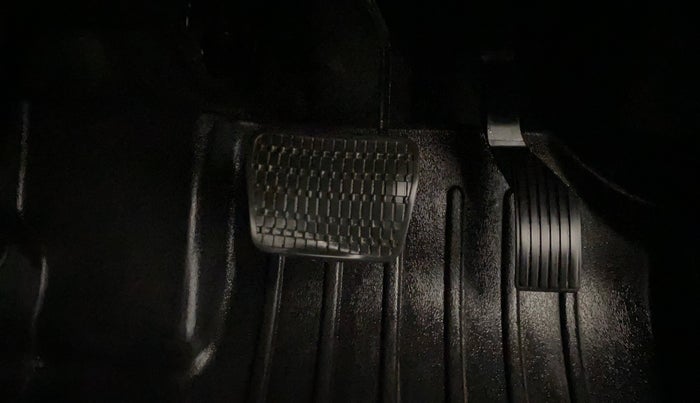 2024 Tata NEXON CREATIVE + AMT 1.5 DIESEL, Diesel, Automatic, 19,882 km, Pedals