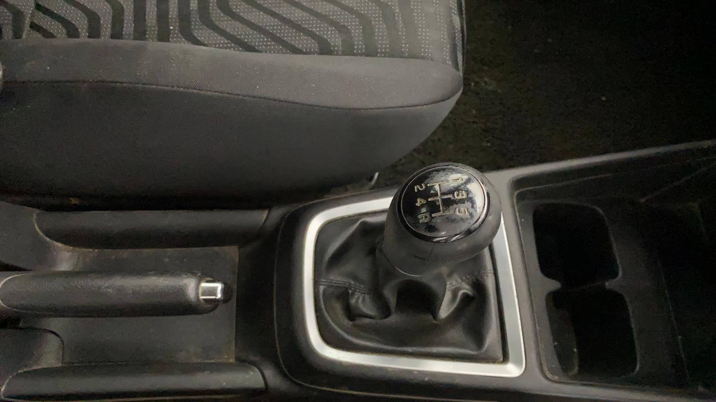 2019 Maruti Swift VXI, Petrol, Manual, 1,19,266 km, Gear Lever
