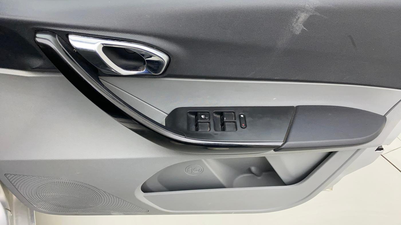 2020 Tata Tiago XZ PETROL, Petrol, Manual, 32,771 km, Driver Side Door Panels Control