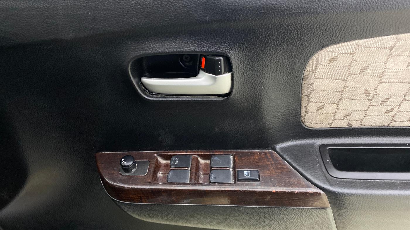 2016 Maruti Wagon R 1.0 VXI, Petrol, Manual, 18,875 km, Driver Side Door Panels Control
