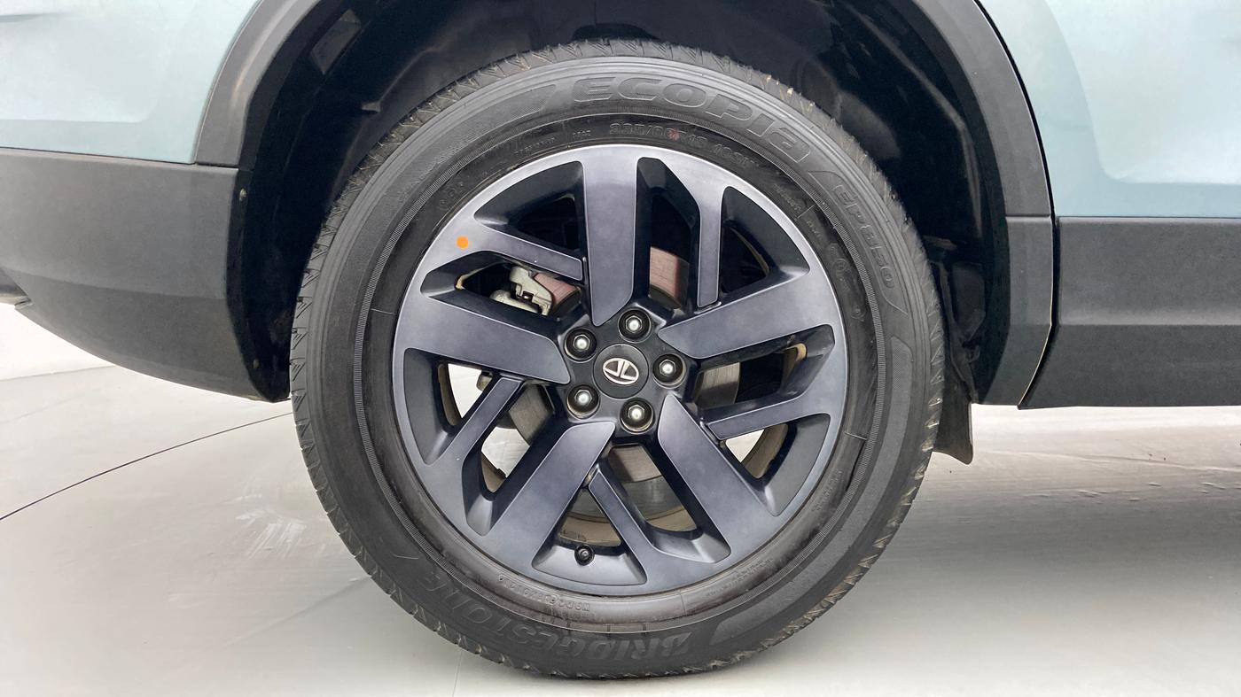 2021 Tata Safari XZA+  KRYOTEC, Diesel, Automatic, 14,990 km, Right Rear Wheel