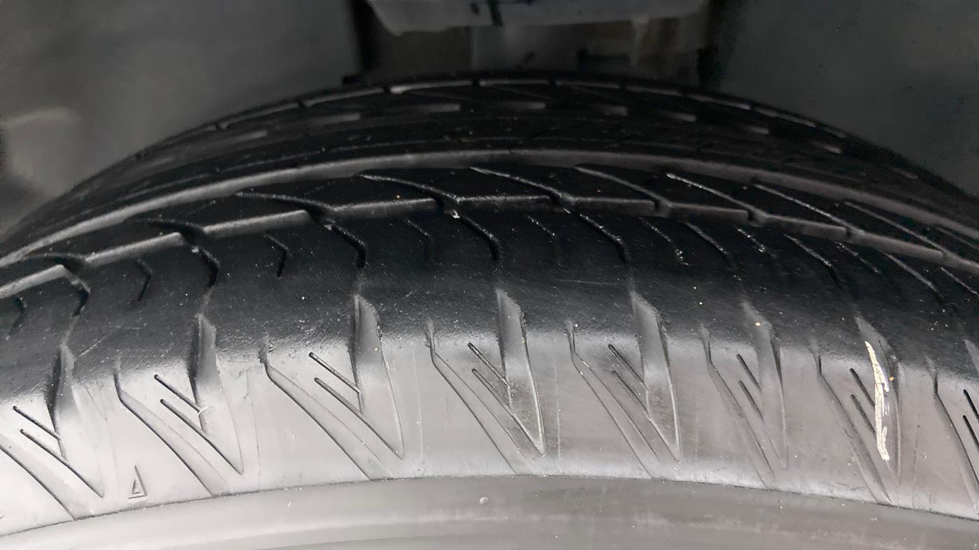 2021 Tata Safari XZA+  KRYOTEC, Diesel, Automatic, 14,990 km, Right Front Tyre Tread