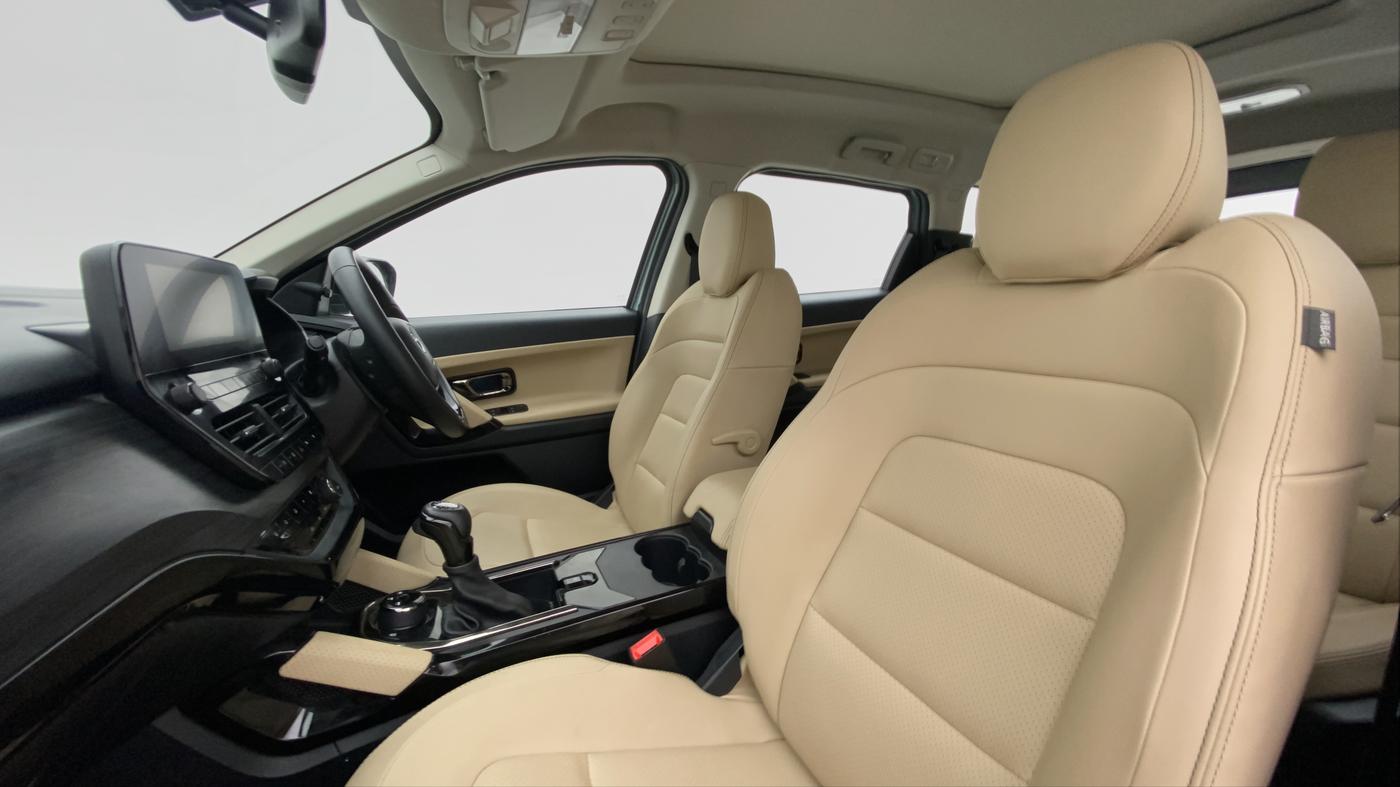 2021 Tata Safari XZA+  KRYOTEC, Diesel, Automatic, 14,990 km, Right Side Front Door Cabin