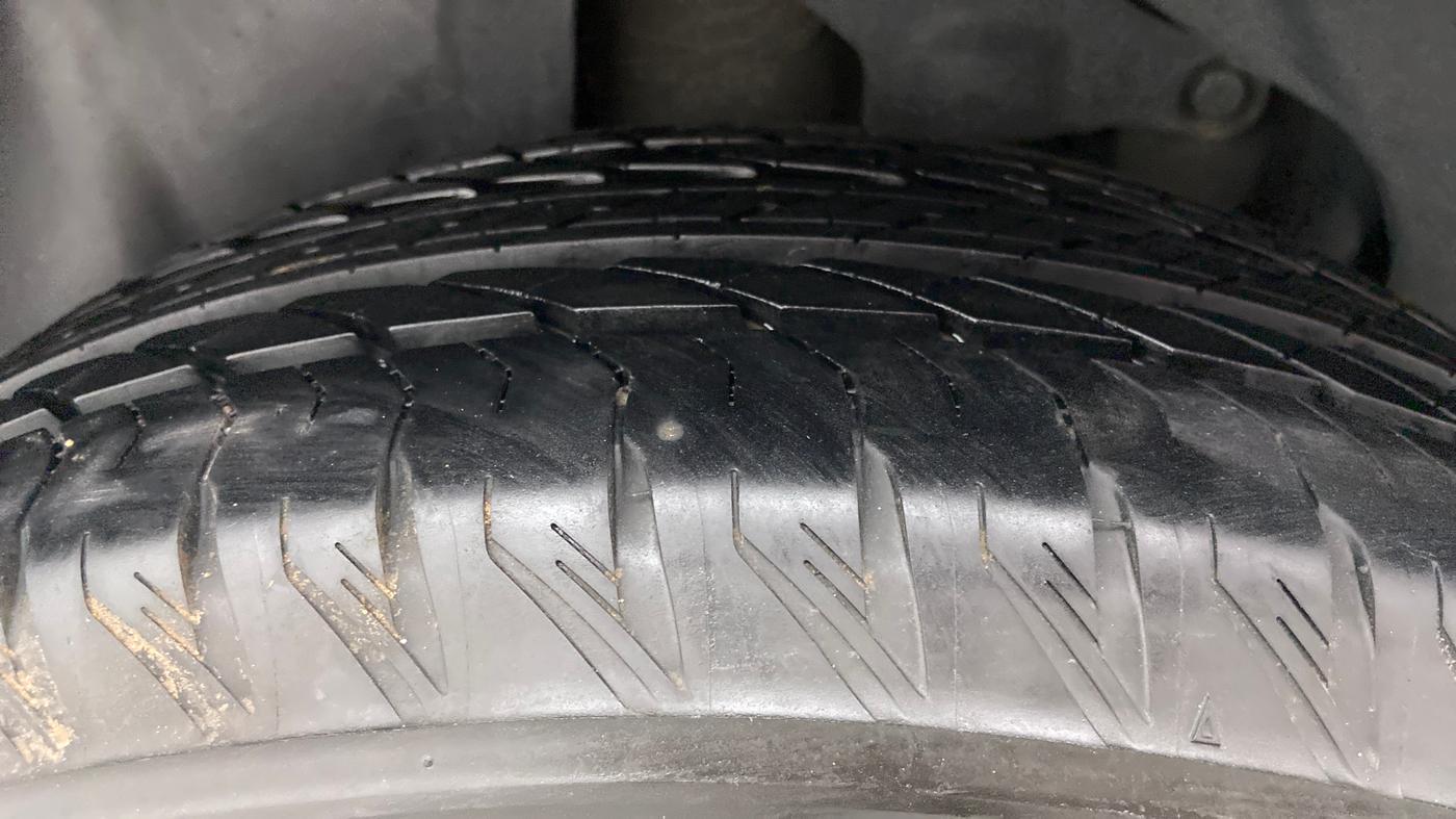 2021 Tata Safari XZA+  KRYOTEC, Diesel, Automatic, 14,990 km, Left Rear Tyre Tread