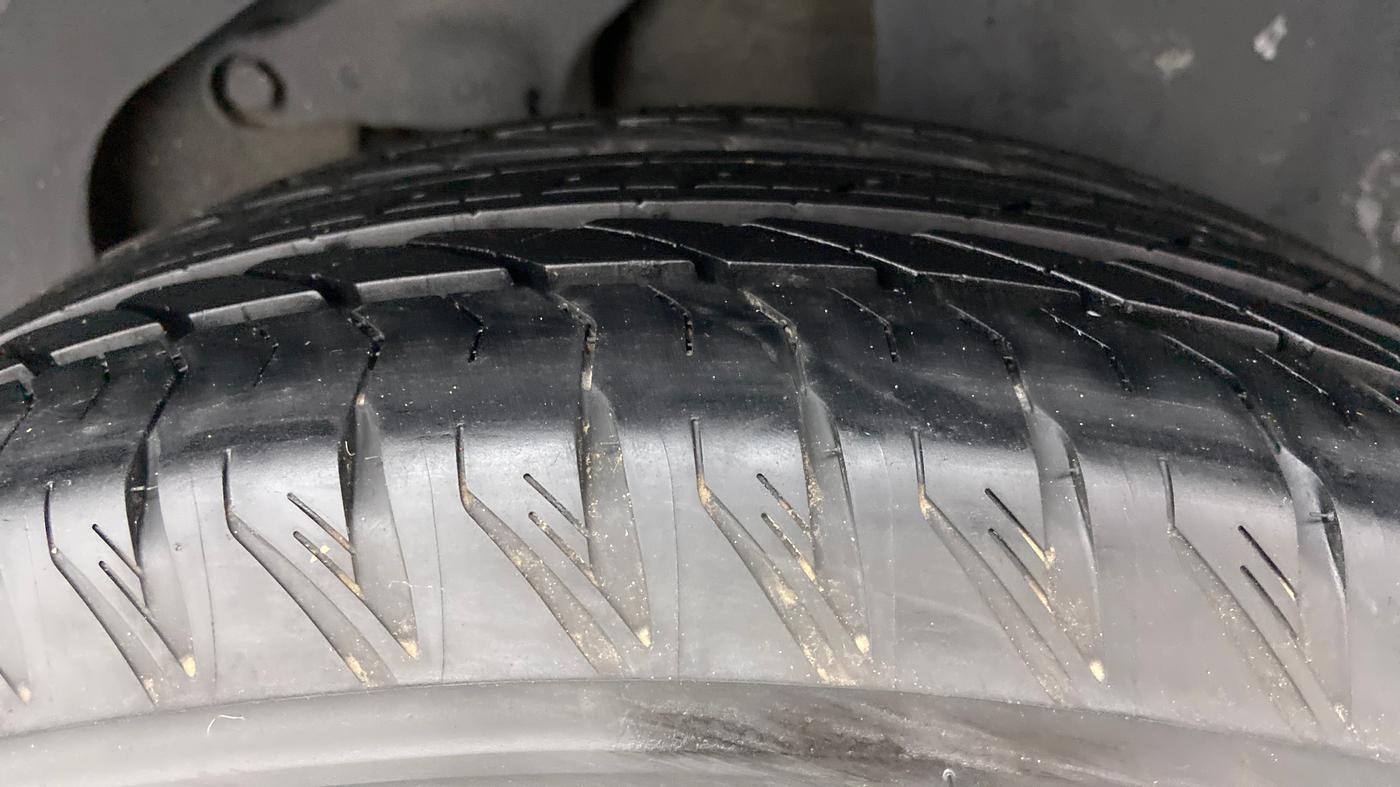 2021 Tata Safari XZA+  KRYOTEC, Diesel, Automatic, 14,990 km, Right Rear Tyre Tread