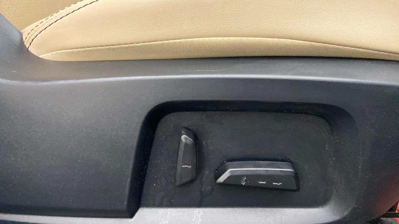 2021 Tata Safari XZA+  KRYOTEC, Diesel, Automatic, 14,990 km, Driver Side Adjustment Panel