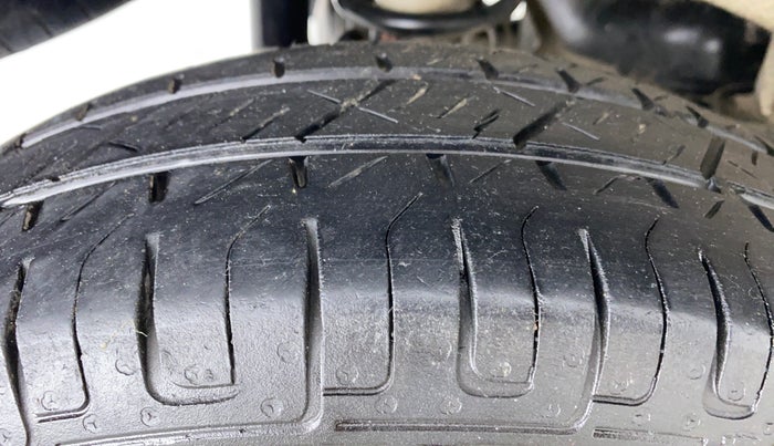 2016 Maruti Eeco 5 STR CNG WITH HTR, CNG, Manual, 54,456 km, Right Rear Tyre Tread