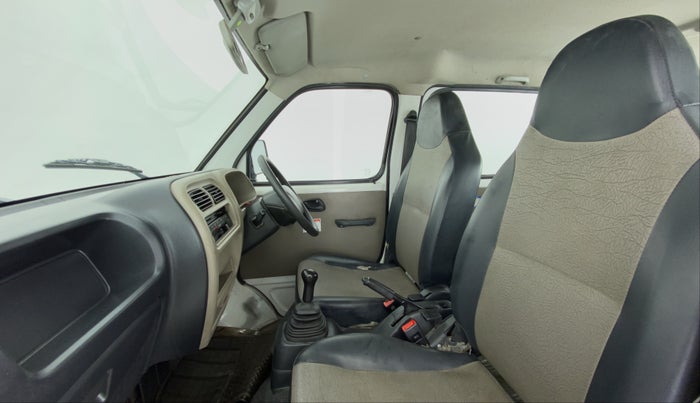 2016 Maruti Eeco 5 STR CNG WITH HTR, CNG, Manual, 54,456 km, Right Side Front Door Cabin