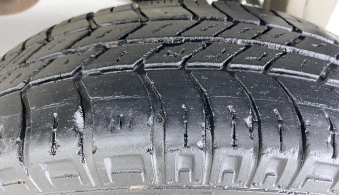 2016 Maruti Eeco 5 STR CNG WITH HTR, CNG, Manual, 54,456 km, Left Rear Tyre Tread