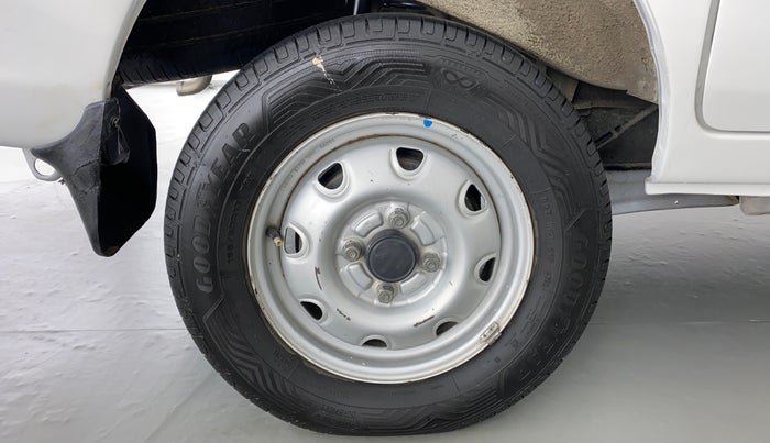 2016 Maruti Eeco 5 STR CNG WITH HTR, CNG, Manual, 54,456 km, Right Rear Wheel